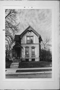 937 N 14TH ST, a Gabled Ell house, built in Milwaukee, Wisconsin in 1882.