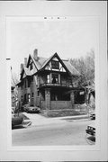 919-921 N 15TH ST 919-921 N 15TH ST, a Prairie School duplex/two-flat, built in Milwaukee, Wisconsin in 1911.