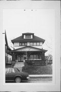 1126-1128 N 22ND ST, a Craftsman duplex/two-flat, built in Milwaukee, Wisconsin in 1914.