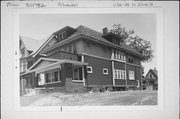 1126-1128 N 22ND ST, a Craftsman duplex/two-flat, built in Milwaukee, Wisconsin in 1914.