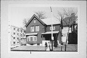 910 N 25TH ST, a Gabled Ell house, built in Milwaukee, Wisconsin in 1905.