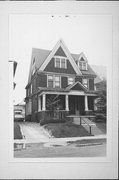 2111 N 28TH ST, a Queen Anne house, built in Milwaukee, Wisconsin in 1906.