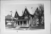 1016-1018 N 29TH ST, a Arts and Crafts duplex/two-flat, built in Milwaukee, Wisconsin in 1899.