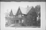 1016-1018 N 29TH ST, a Arts and Crafts duplex/two-flat, built in Milwaukee, Wisconsin in 1899.