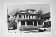 727-729 N 32ND ST, a Neoclassical/Beaux Arts house, built in Milwaukee, Wisconsin in 1902.