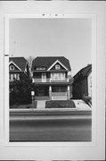 1022-1024 N 35TH ST, a Craftsman duplex/two-flat, built in Milwaukee, Wisconsin in 1915.