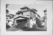 2728-30 N 40TH ST, a American Foursquare duplex/two-flat, built in Milwaukee, Wisconsin in 1917.