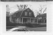 811 E GORHAM ST, a Dutch Colonial Revival house, built in Madison, Wisconsin in 1916.