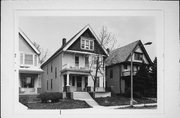 1406-08 W CLARKE ST, a Front Gabled duplex/two-flat, built in Milwaukee, Wisconsin in 1908.