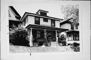 2815 S CLEMENT AVE, a American Foursquare house, built in Milwaukee, Wisconsin in 1909.