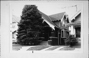638 E CONWAY ST, a Craftsman house, built in Milwaukee, Wisconsin in 1911.