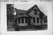 643 E CONWAY ST, a Gabled Ell house, built in Milwaukee, Wisconsin in 1886.