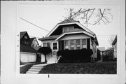 822 E CONWAY ST 822 E CONWAY ST, a Bungalow house, built in Milwaukee, Wisconsin in 1923.
