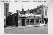 1434 N FARWELL, a Commercial Vernacular garage, built in Milwaukee, Wisconsin in 1920.