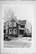 1516 N FARWELL AVE, a Gabled Ell house, built in Milwaukee, Wisconsin in 1890.