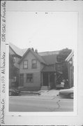 1518-1520 N FARWELL AVE, a Queen Anne duplex, built in Milwaukee, Wisconsin in 1894.