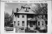 1627-1629 N FARWELL AVE, a Queen Anne duplex, built in Milwaukee, Wisconsin in 1895.