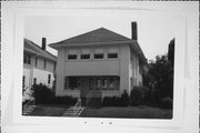 2972 N FARWELL AVE, a Prairie School house, built in Milwaukee, Wisconsin in 1920.