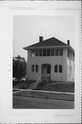 2976 N FARWELL AVE, a Prairie School house, built in Milwaukee, Wisconsin in 1920.