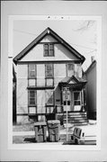 1684-1686 N FRANKLIN PLACE, a Queen Anne duplex, built in Milwaukee, Wisconsin in 1888.