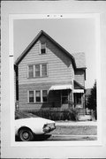 1748-1750 N FRANKLIN PL, a Gabled Ell duplex, built in Milwaukee, Wisconsin in 1892.