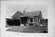 2750 S FULTON ST, a Gabled Ell house, built in Milwaukee, Wisconsin in 1945.