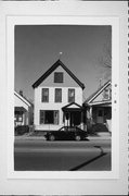 910-12 W GREENFIELD AVE, a Front Gabled duplex/two-flat, built in Milwaukee, Wisconsin in .