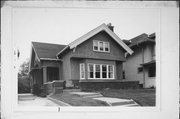3027 N HACKETT AVE, a Craftsman house, built in Milwaukee, Wisconsin in 1914.