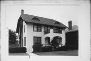 3405 N HACKETT AVE, a Arts and Crafts house, built in Milwaukee, Wisconsin in 1916.