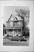 2112-14 W HIGHLAND AVE, a Queen Anne duplex/two-flat, built in Milwaukee, Wisconsin in 1900.