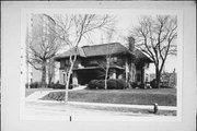 3306 W HIGHLAND BLVD, a Prairie School house, built in Milwaukee, Wisconsin in 1911.