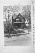3602 W HIGHLAND BLVD, a Arts and Crafts house, built in Milwaukee, Wisconsin in 1909.