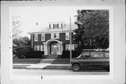 2305 E IVANHOE PL., a Colonial Revival/Georgian Revival house, built in Milwaukee, Wisconsin in 1924.