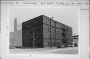 300 N JEFFERSON ST, a Commercial Vernacular industrial building, built in Milwaukee, Wisconsin in 1906.