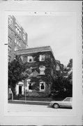 1042 E JUNEAU AVE, a Colonial Revival/Georgian Revival apartment/condominium, built in Milwaukee, Wisconsin in 1932.