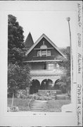 2717-2719 W JUNEAU AVE 2717-2719 W JUNEAU AVE, a Queen Anne duplex/two-flat, built in Milwaukee, Wisconsin in 1906.