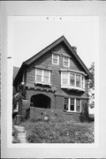 2216 E KENILWORTH PL., a Craftsman house, built in Milwaukee, Wisconsin in 1903.