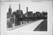 KILBOURNE AVE, a Neoclassical/Beaux Arts bridge, built in Milwaukee, Wisconsin in 1929.