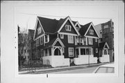 1513 W KILBOURN AVE, a Queen Anne apartment/condominium, built in Milwaukee, Wisconsin in 1899.