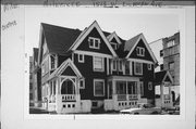 1513 W KILBOURN AVE, a Queen Anne apartment/condominium, built in Milwaukee, Wisconsin in 1899.