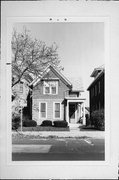 2448 S KINNICKINNIC AVE, a Gabled Ell house, built in Milwaukee, Wisconsin in 1912.