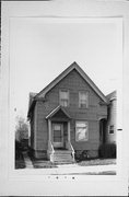 2805 S KINNICKINNIC AVE, a Queen Anne house, built in Milwaukee, Wisconsin in 1899.