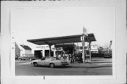 2892 S KINNICKINNIC AVE, a Commercial Vernacular gas station/service station, built in Milwaukee, Wisconsin in 1941.