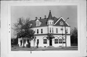 2900 S KINNICKINNIC AVE, a Queen Anne tavern/bar, built in Milwaukee, Wisconsin in 1893.