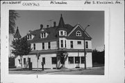 2900 S KINNICKINNIC AVE, a Queen Anne tavern/bar, built in Milwaukee, Wisconsin in 1893.