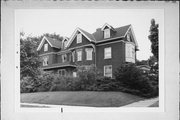 2205 N LAKE DR, a Queen Anne house, built in Milwaukee, Wisconsin in 1880.
