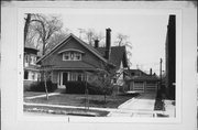 2534 N LAKE DR, a Arts and Crafts house, built in Milwaukee, Wisconsin in 1914.