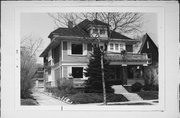 2557-2559 N LAKE DR 2557-2559 N LAKE DR, a American Foursquare duplex/two-flat, built in Milwaukee, Wisconsin in 1909.