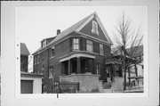 1029-1031 E LAND PL., a Queen Anne duplex, built in Milwaukee, Wisconsin in 1905.