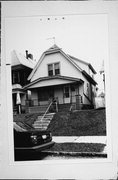 2810 S LENOX ST, a Front Gabled house, built in Milwaukee, Wisconsin in 1921.